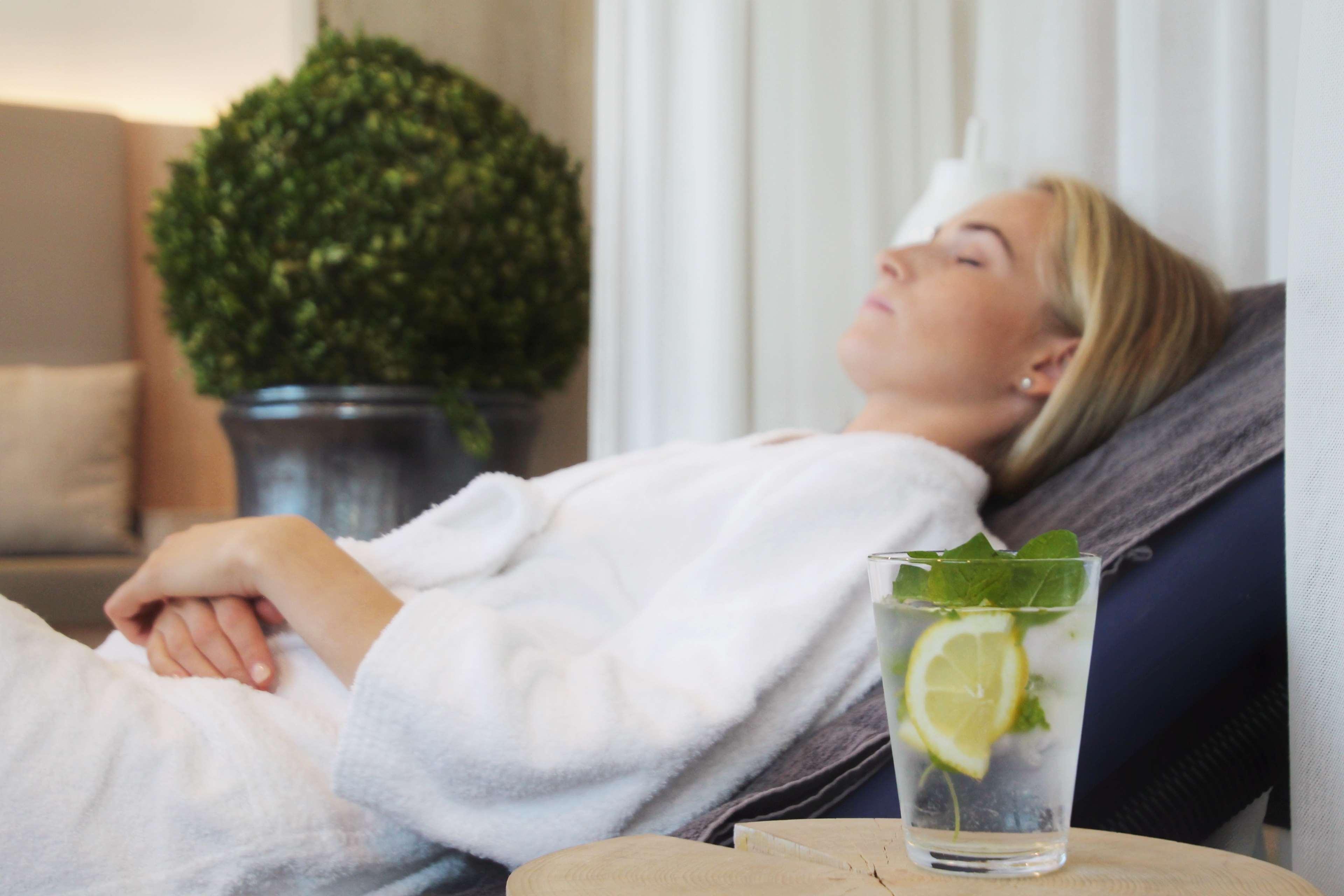 Radisson Collection Hotel, Tallin Zewnętrze zdjęcie A woman relaxing